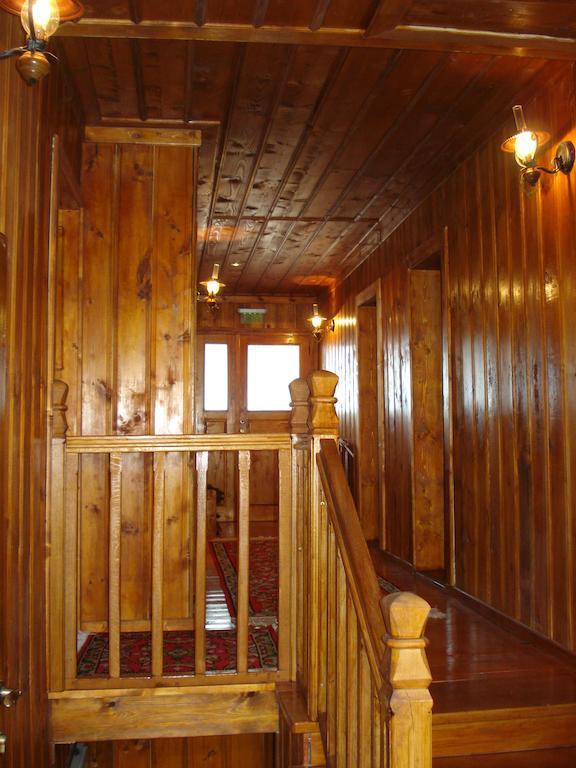 Yovina House زيرافنا الغرفة الصورة