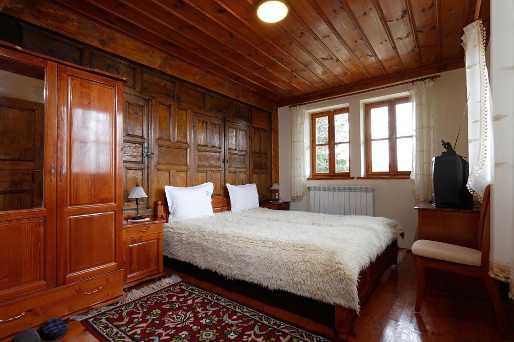 Yovina House زيرافنا الغرفة الصورة
